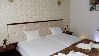Отель Hotel Merdjan Сырница Двухместный номер с 1 кроватью и балконом-5